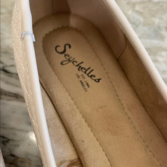 Seychelles Women's Quilted Cream Flats - Picture 2 of 10